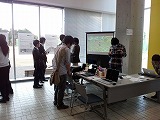 学生のポスター発表の見学4